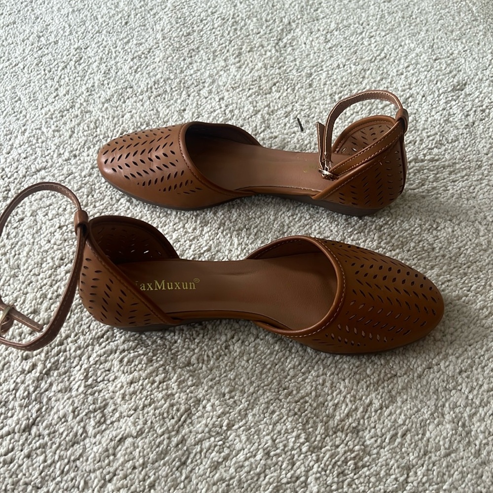 Women’s flats